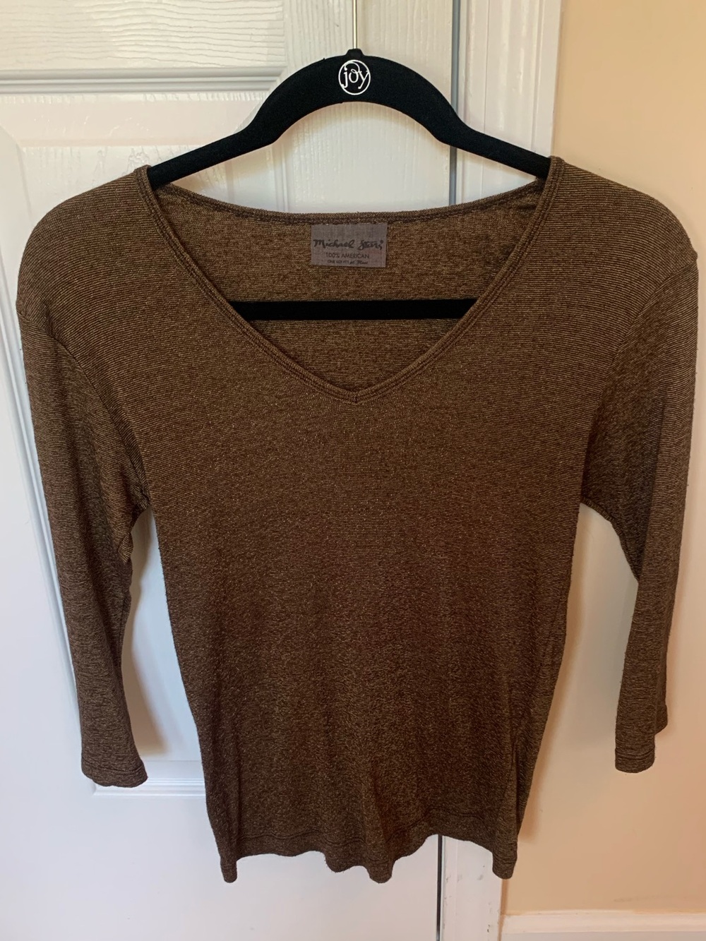 Michael Stars Brown V-Neck Quarter Length Sleeve Top.